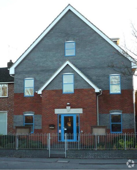 Macaulay Rd, Broadstone for lease - Primary Photo - Image 1 of 11