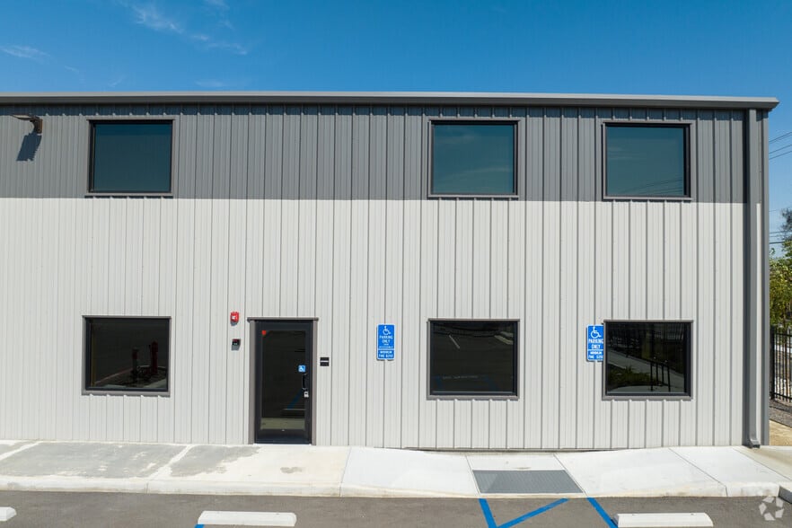 15122 Ceres Ave, Fontana, CA for lease - Building Photo - Image 2 of 16