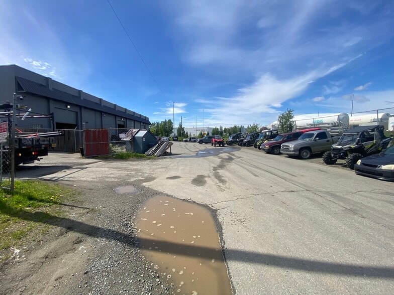 1000 W 66th Ct, Anchorage, AK for sale - Building Photo - Image 3 of 14