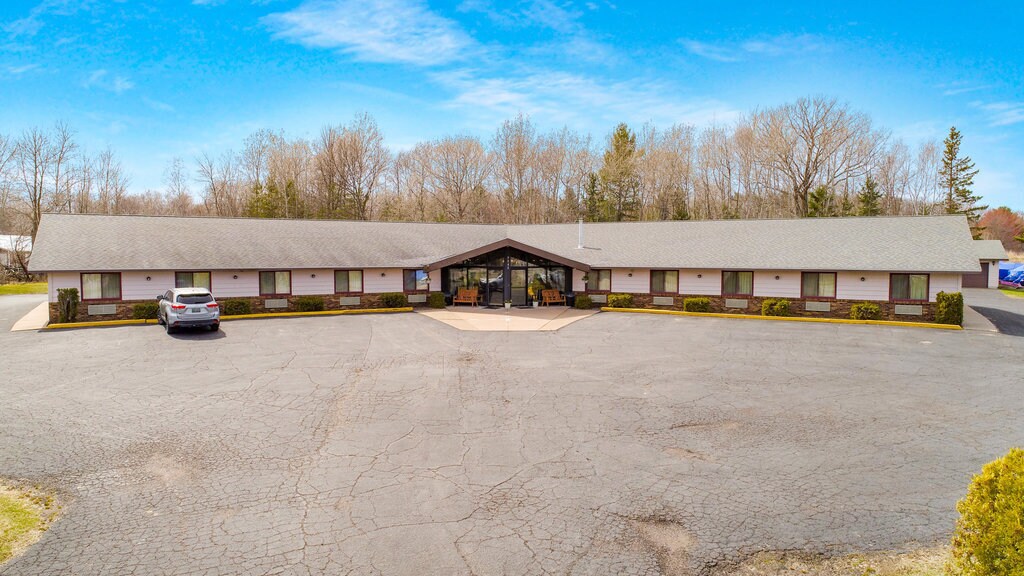 2245 Superior Ave, Cumberland, WI 54829 Island Inn Motel