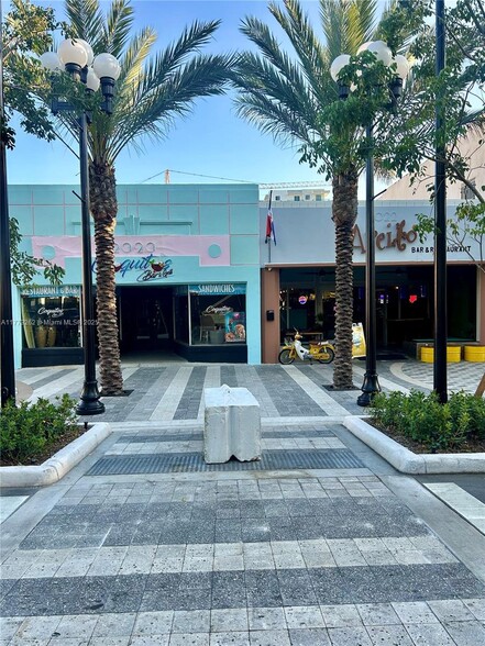 2022 Hollywood Blvd, Hollywood, FL for sale - Building Photo - Image 2 of 8