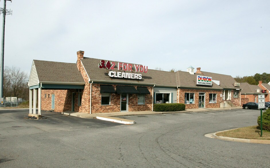 1104-1126 Westbriar Dr, Richmond, VA for lease - Building Photo - Image 2 of 3