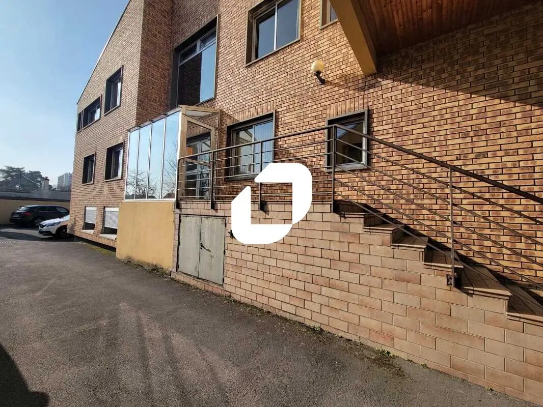 Office in Longjumeau for sale Building Photo- Image 1 of 12