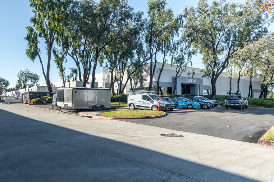 1225 Park Center Dr, Vista, CA for lease - Building Photo - Image 1 of 19