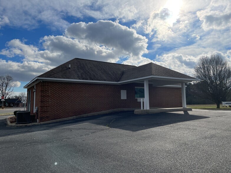 4460 Lewis B Puller Memorial Hwy, Shacklefords, VA for lease - Building Photo - Image 3 of 15
