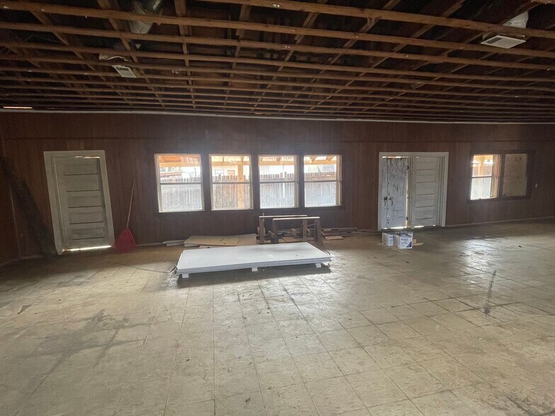 417 S Prairie St, Pilot Point, TX for sale - Primary Photo - Image 1 of 1