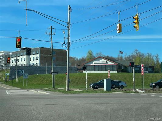 300 S McClellan Ave, Marquette, MI for sale - Primary Photo - Image 1 of 10