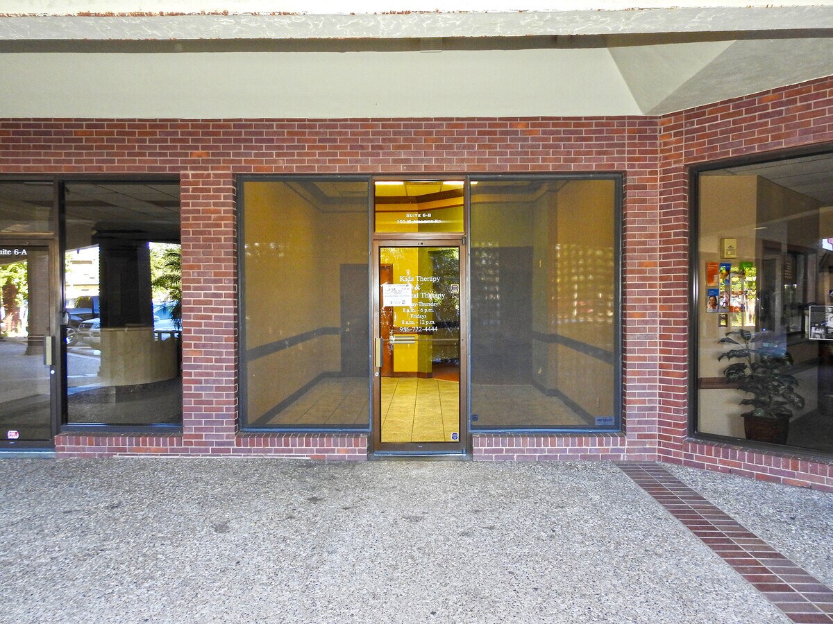 101 W Hillside Rd, Laredo, TX 78041