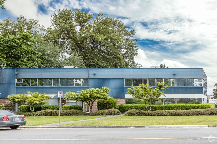 1875 Broadway St, Port Coquitlam, BC for lease - Building Photo - Image 3 of 5