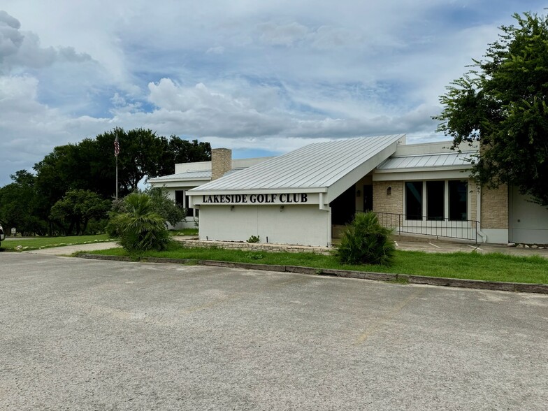 405 Watts Ln, Canyon Lake, TX for lease - Building Photo - Image 1 of 29