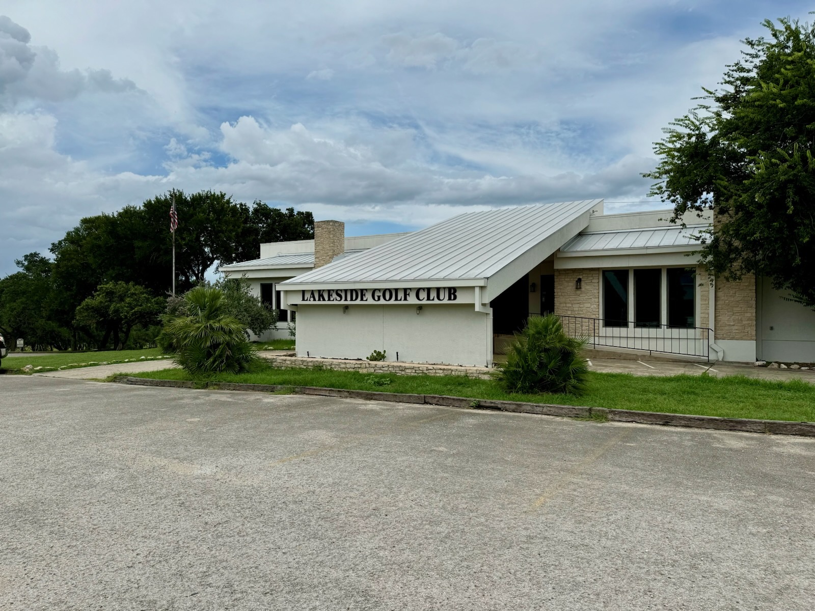 405 Watts Ln, Canyon Lake, TX for lease Building Photo- Image 1 of 30