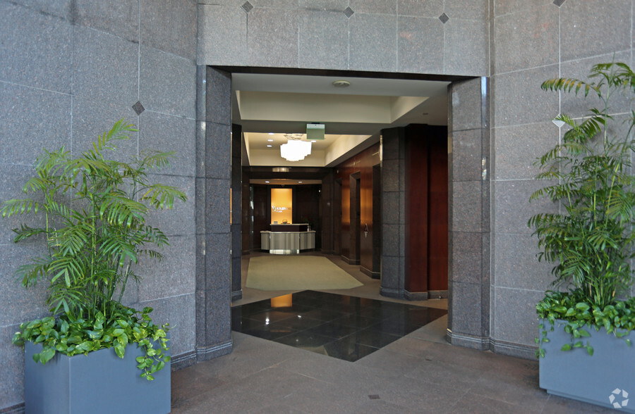 7650 W Courtney Campbell Cswy, Tampa, FL for lease - Lobby - Image 3 of 27