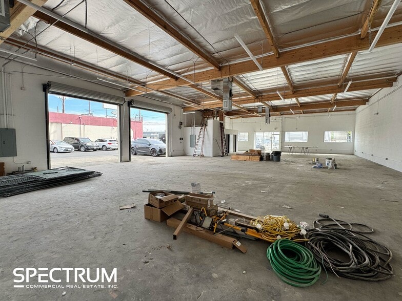 15225 Stagg St, Van Nuys, CA for lease - Building Photo - Image 2 of 6