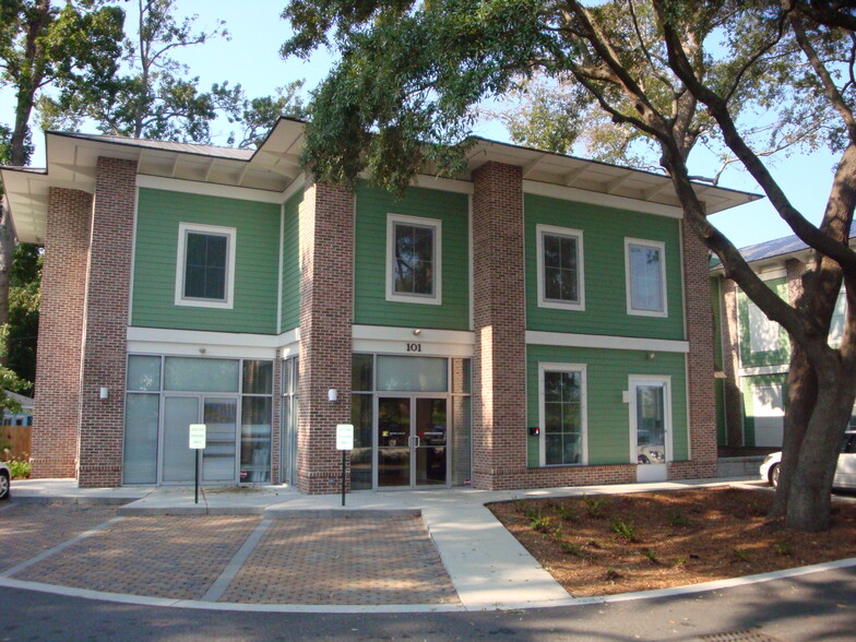 1417 Stuart Engals Blvd, Mount Pleasant, SC for lease - Building Photo - Image 1 of 6