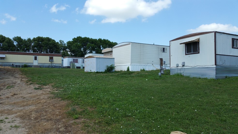 415 W 15th St, Yankton, SD 57078