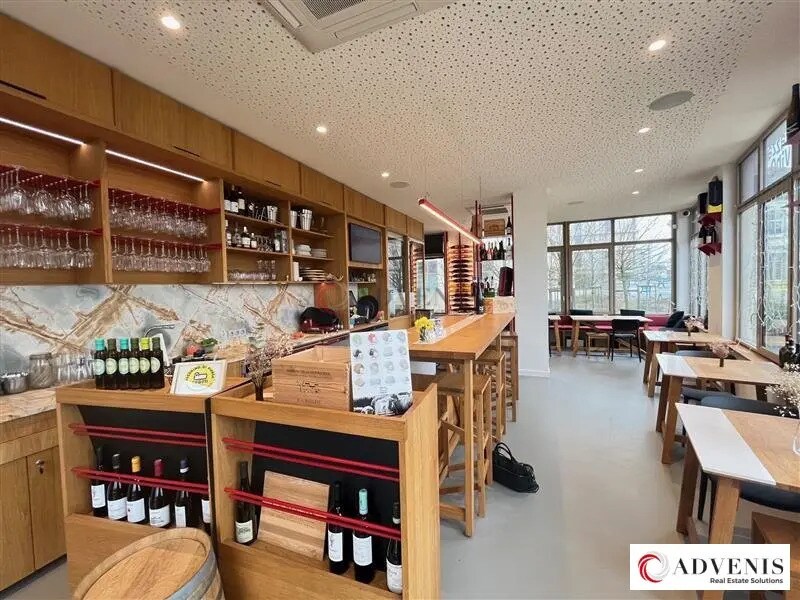 Retail in Bordeaux for sale Interior Photo- Image 1 of 9