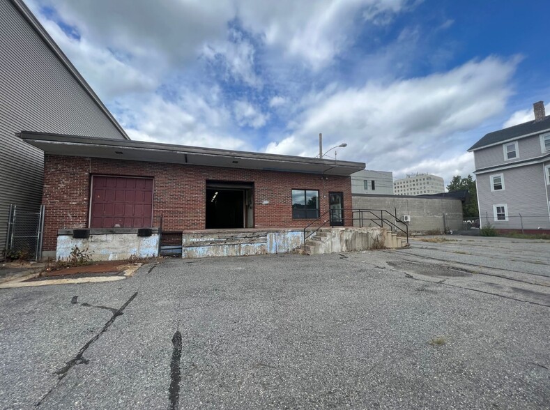 462 Pleasant St, Worcester, MA for lease - Building Photo - Image 1 of 3