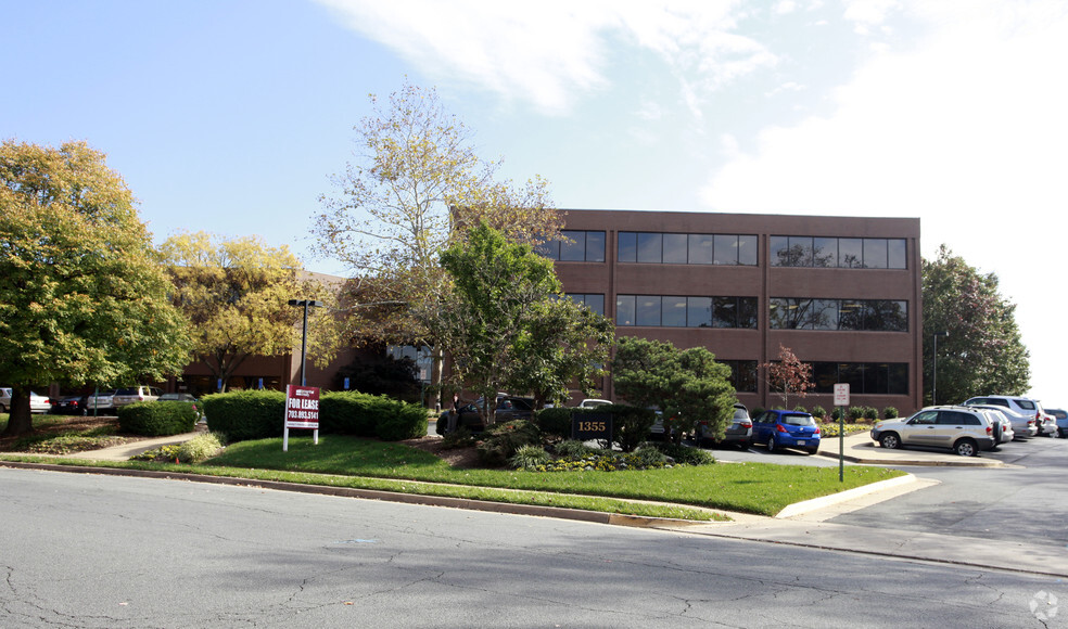 1355 Beverly Rd, McLean, VA for lease - Primary Photo - Image 1 of 8