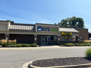 511-523 E Division St, Rockford, MI for lease Building Photo- Image 1 of 3