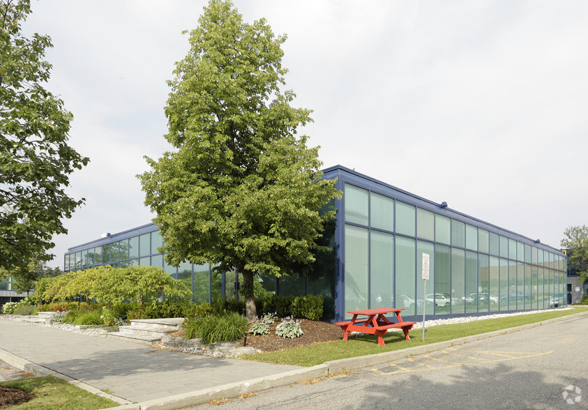 175 E Traders Blvd, Mississauga, ON for sale - Building Photo - Image 2 of 6