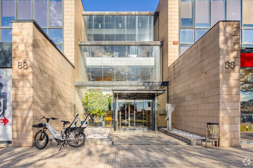 Office in Sant Cugat del Vallès, Barcelona for lease - Building Photo - Image 2 of 4