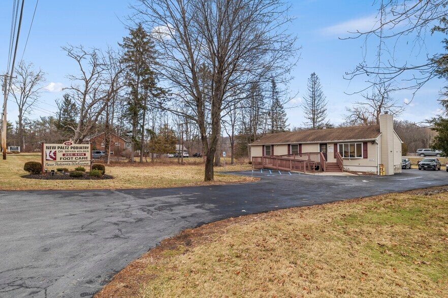 66 N Putt Corners Rd, New Paltz, NY for sale - Primary Photo - Image 1 of 1