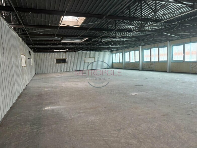Industrial in Saint-Laurent-du-Var for lease - Building Photo - Image 3 of 12