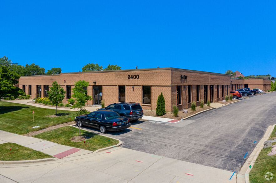 2200 N Stonington Ave, Hoffman Estates, IL for lease - Building Photo - Image 3 of 4