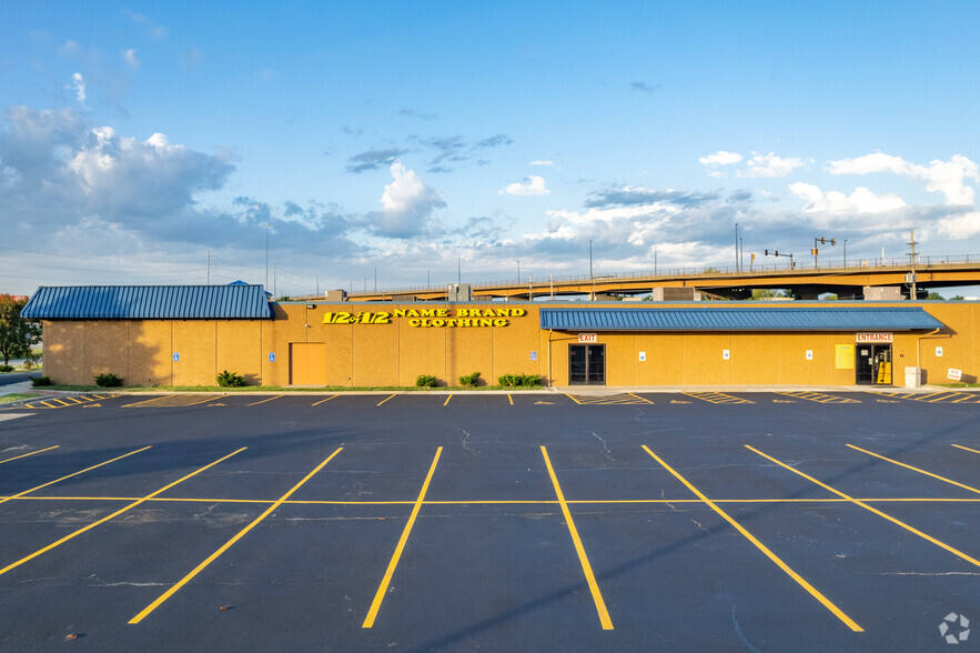 8800-8850 Marshall Dr, Lenexa, KS for lease - Building Photo - Image 3 of 4