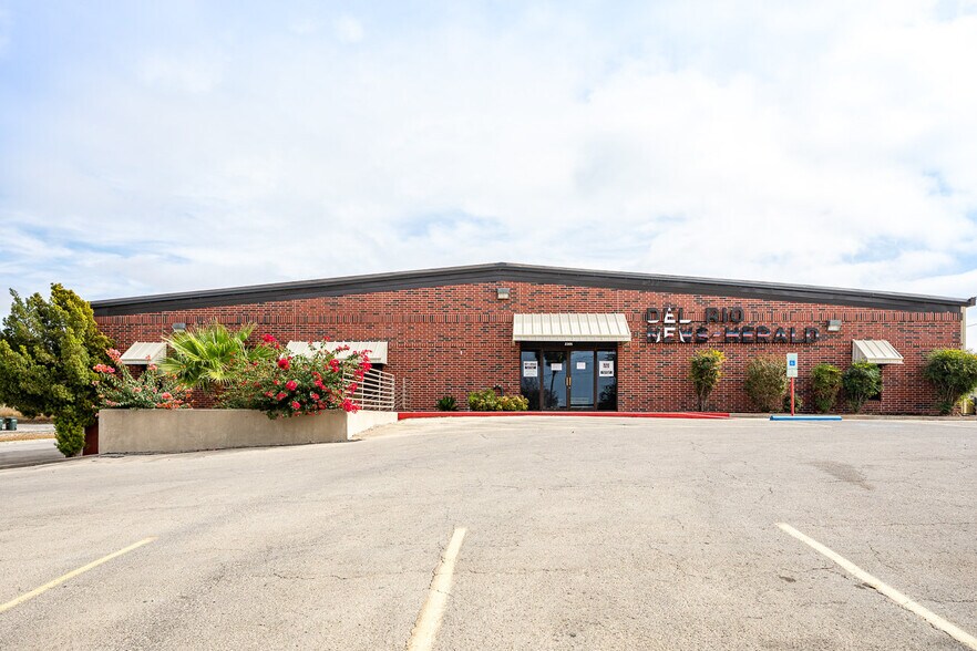 2205 N Bedell Ave, Del Rio, TX for sale - Primary Photo - Image 1 of 1