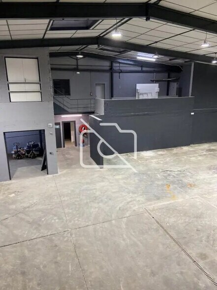 Industrial in Sainte-Geneviève-des-Bois for sale - Interior Photo - Image 3 of 6