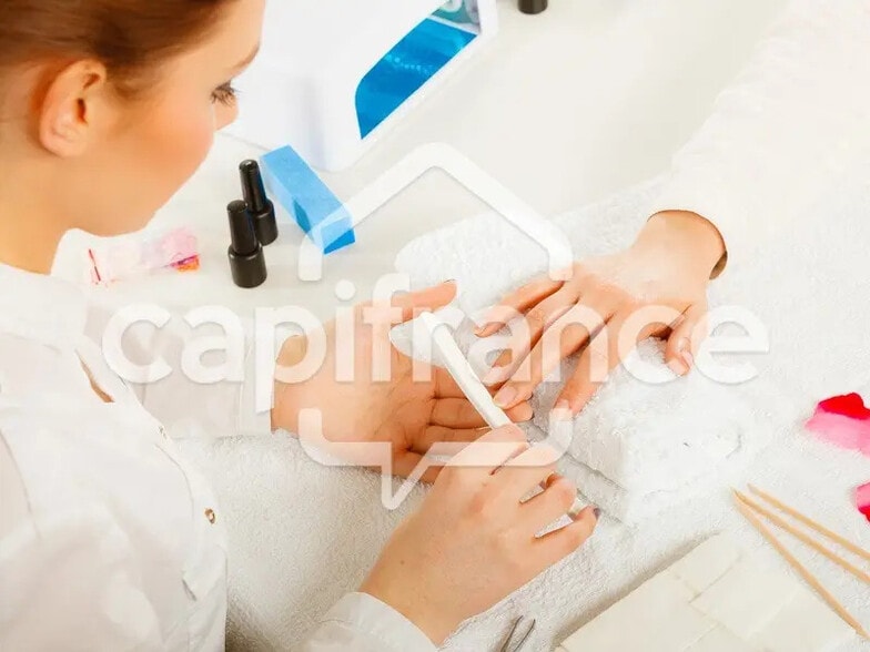 Office in Fagnières for lease - Building Photo - Image 3 of 9