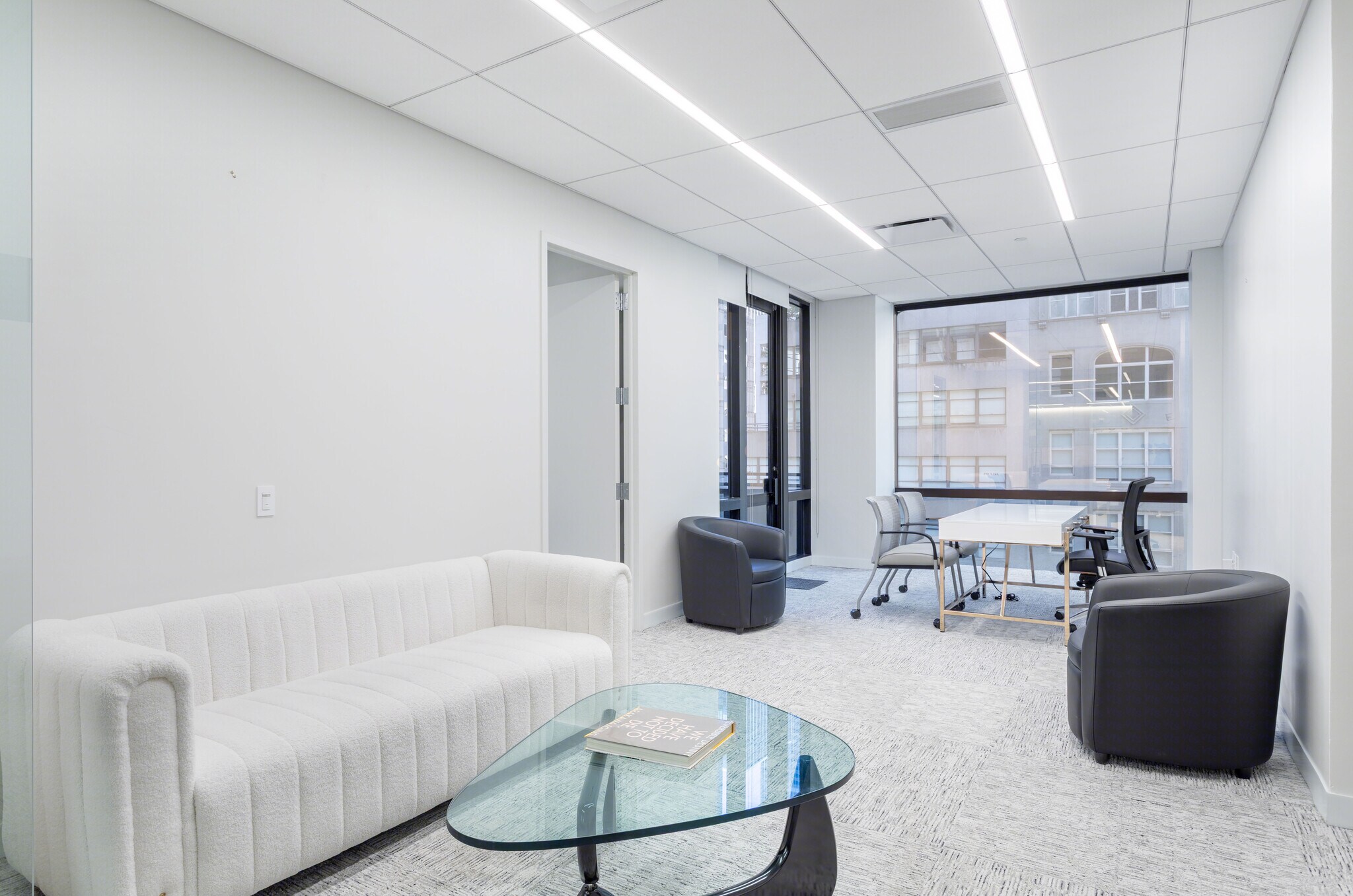 721-725 5th Ave, New York, NY for lease Interior Photo- Image 1 of 5