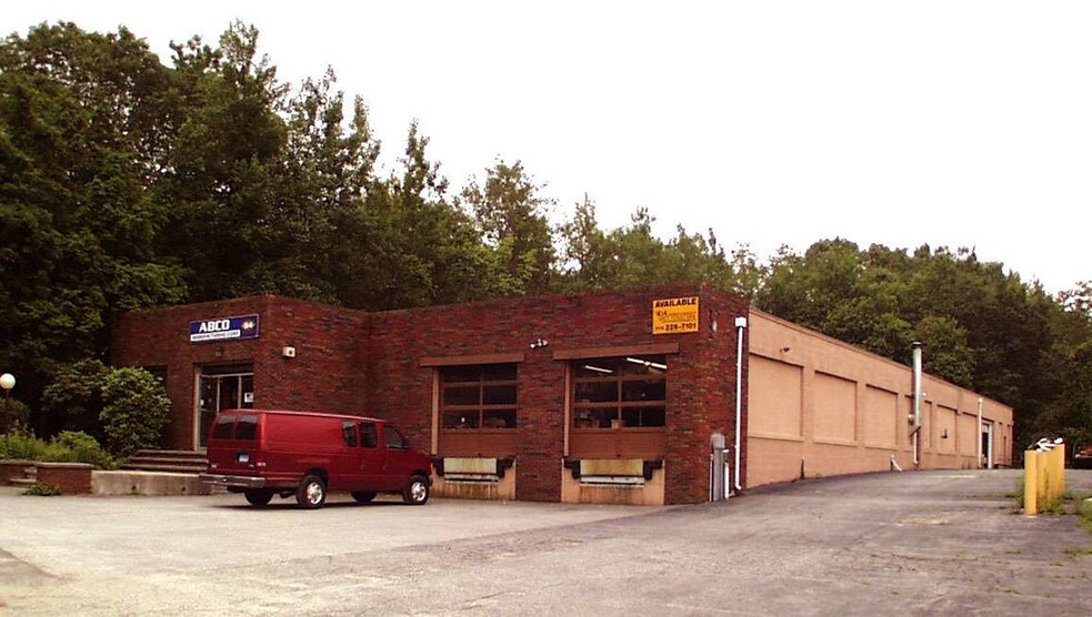 84 Platt Rd, Shelton, CT for sale - Primary Photo - Image 1 of 1