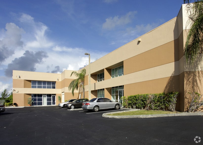 20101-20161 NE 16th Pl, Miami, FL for lease - Building Photo - Image 1 of 4