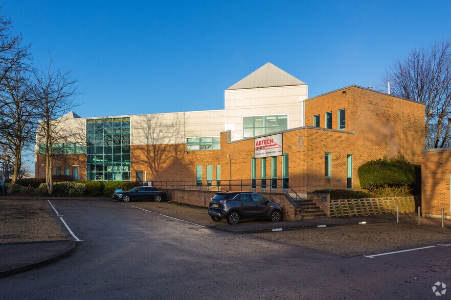 Armstrong Mall, Farnborough, GU14 0NR