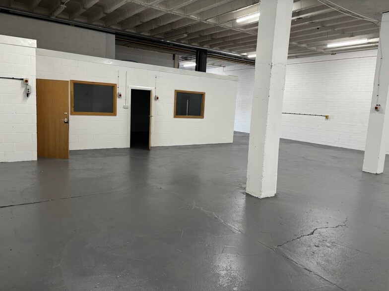 42 Bone Ln, Newbury for lease - Building Photo - Image 3 of 10