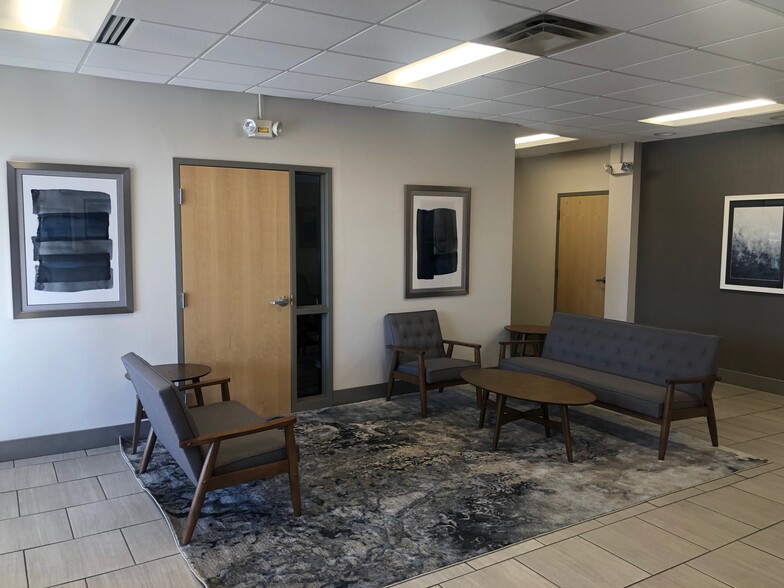 4701 N Keystone Ave, Indianapolis, IN for lease - Lobby - Image 3 of 6