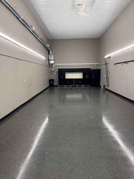 630 Sumpter St, Fort Wayne, IN for lease - Building Photo - Image 2 of 6