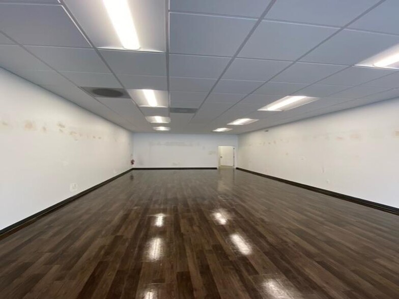 4721-4729 NE Columbia Blvd, Portland, OR for lease - Interior Photo - Image 3 of 12