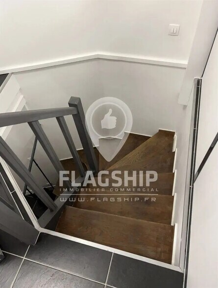 Retail in Paris for lease - Interior Photo - Image 2 of 5