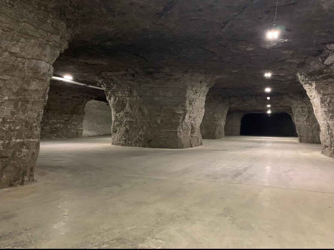 12755 Loring Dr, Bonner Springs, KS 66012