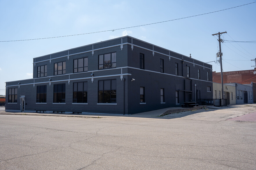 601 SE 5th St, Topeka, KS for lease - Primary Photo - Image 1 of 17