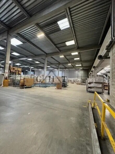 Industrial in Combs-la-Ville for lease - Building Photo - Image 3 of 3