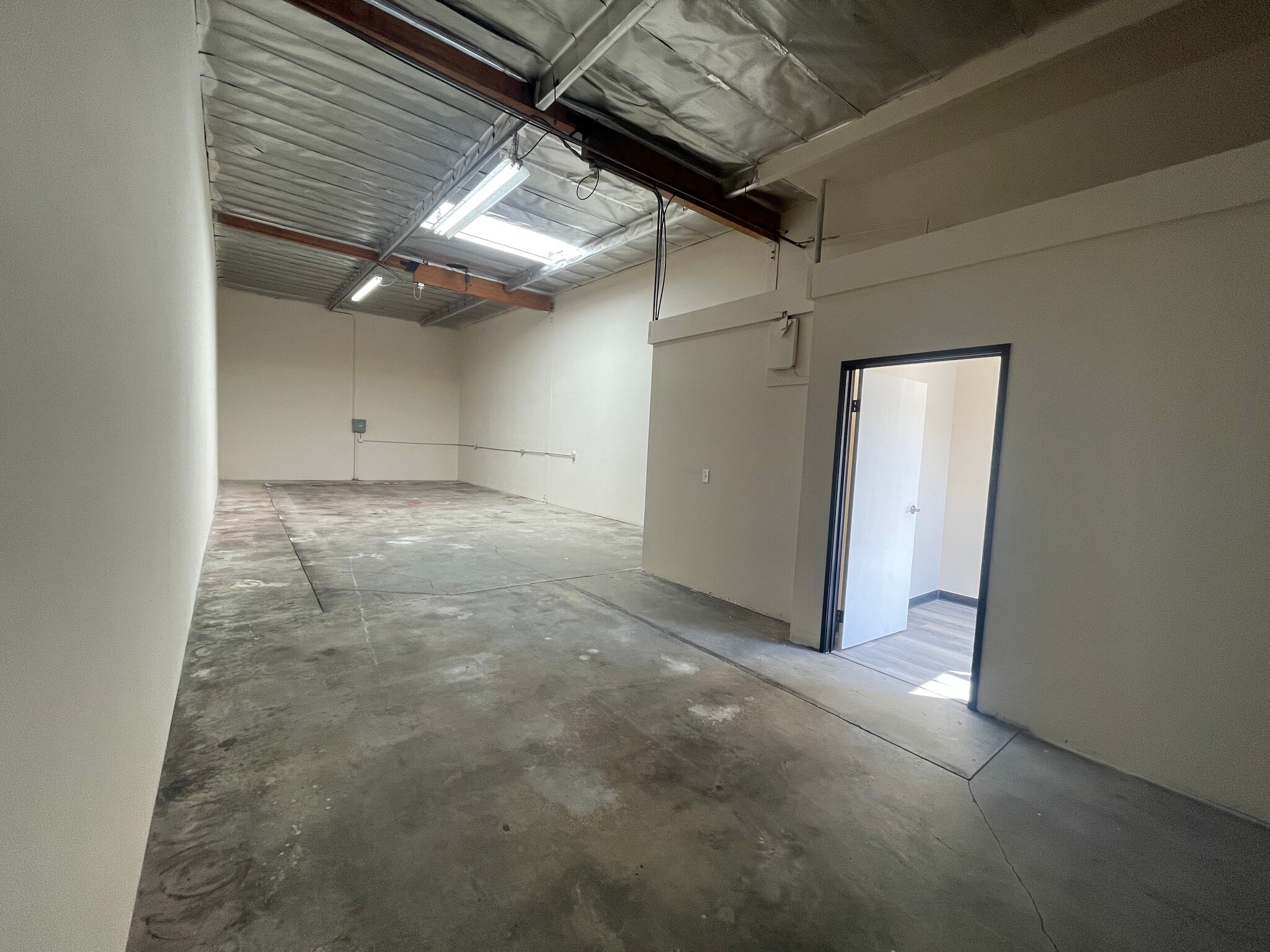 951 S Cypress St, La Habra, CA for lease Interior Photo- Image 1 of 7
