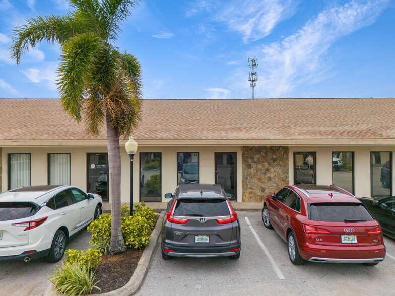 6404 Manatee Ave W, Bradenton, FL for lease - Building Photo - Image 1 of 1