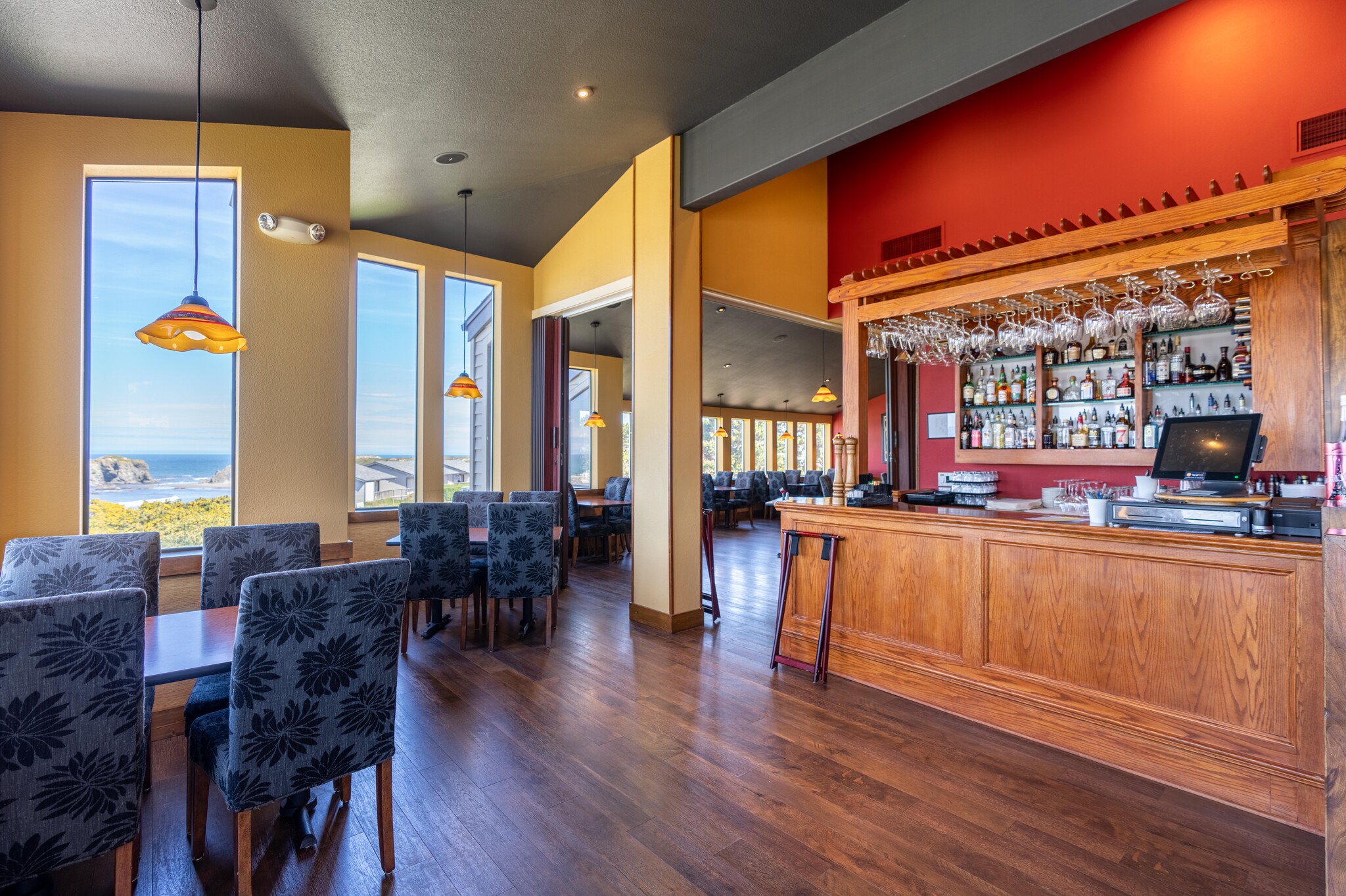 1695 Beach Loop Drive, Bandon, OR 97411 Lord Restaurant