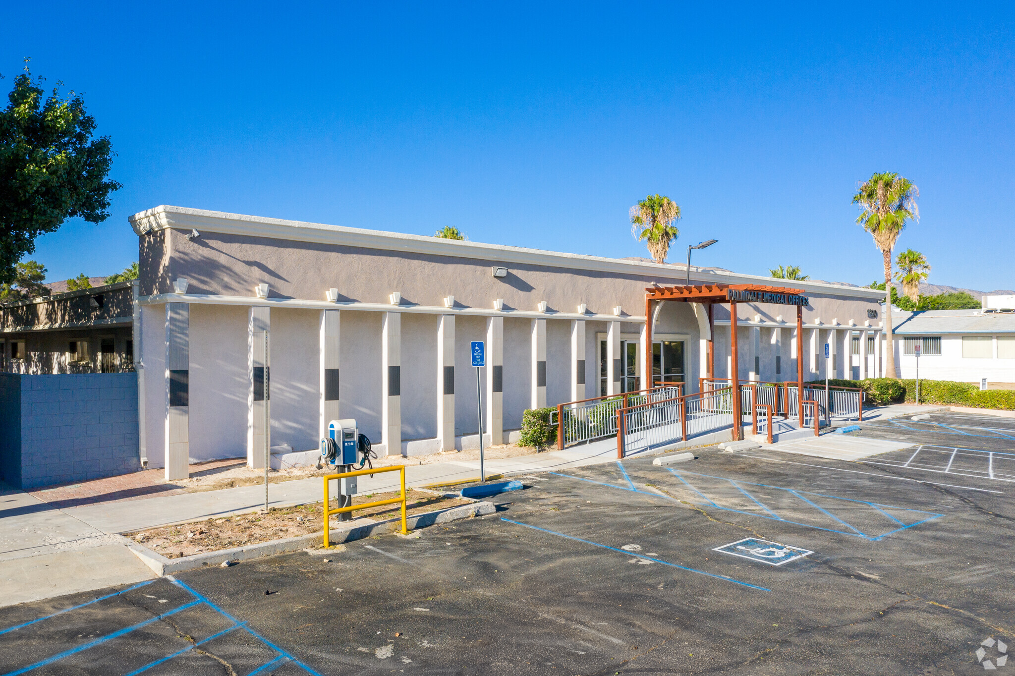 Office in Palmdale, CA for sale Primary Photo- Image 1 of 1