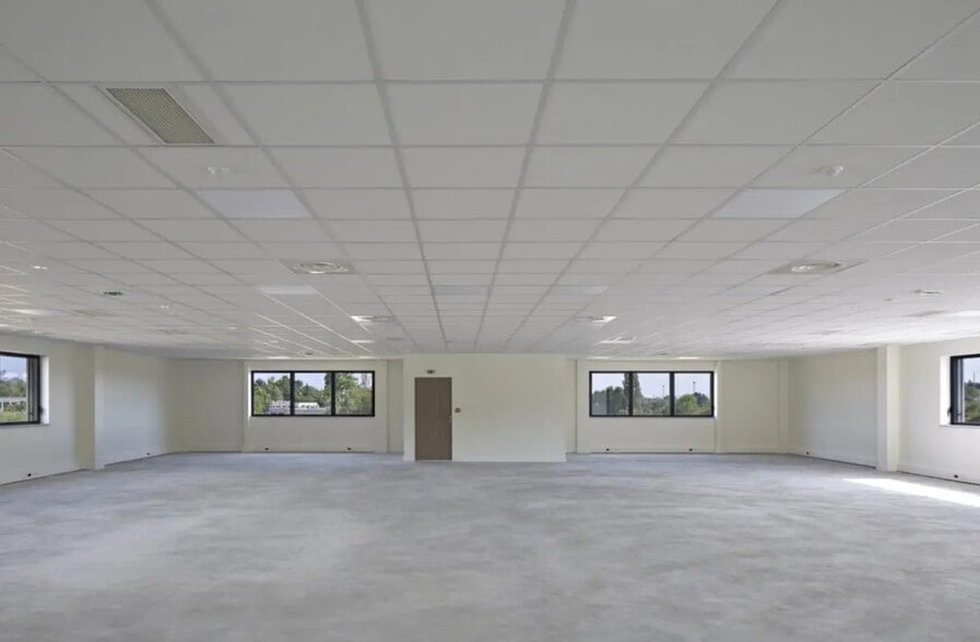 Office in Dardilly for lease - Building Photo - Image 3 of 18