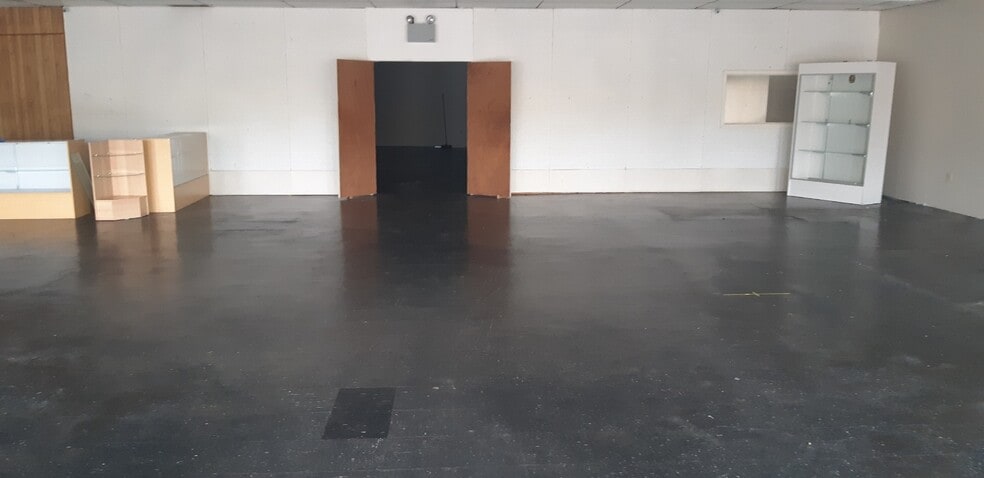 327 & 323 John C Calhoun Dr, Orangeburg, SC for sale - Building Photo - Image 1 of 12